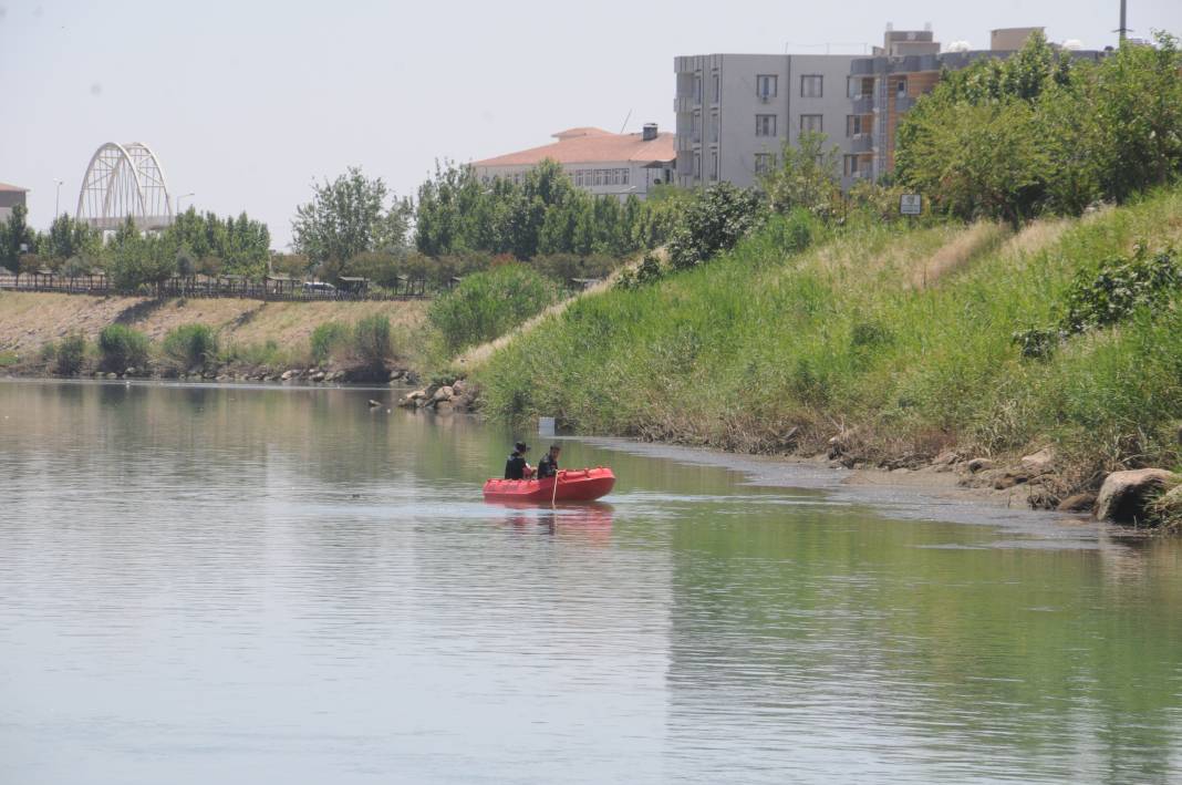 Kayıp kız çocuğu Dicle Nehri’nde aranıyor 23